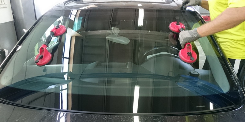 Лобовое стекло автомобиля: ремонт или... замена?