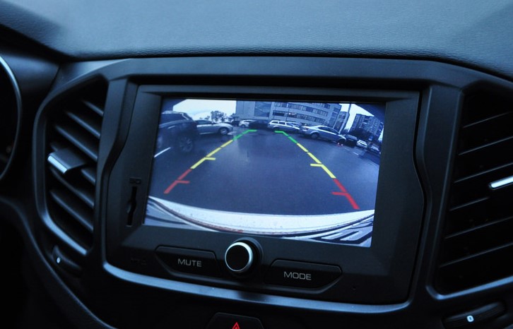 «Всевидящее око» вашего авто: почему всем нужно ставить камеру заднего вида?
